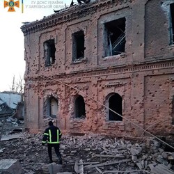 Бывшая пожарная часть разрушена во время обстрелов. Фото: facebook.com/MNS.GOV.UA/