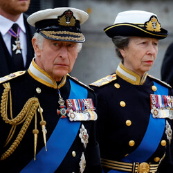 Британський король Чарльз III та принцеса Анна. Фото: REUTERS/Sarah Meyssonnier
