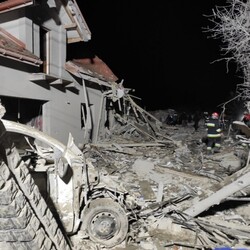 В результате ракетного удара разрушены два жилых дома. Фото: ГУ ГСЧС во Львовской области