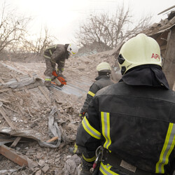Спасатели разбирали завалы несколько часов. Фото: ГУ ГСЧС во Львовской области